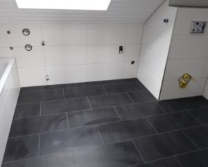 Fürdőszoba fal és padló burkolása